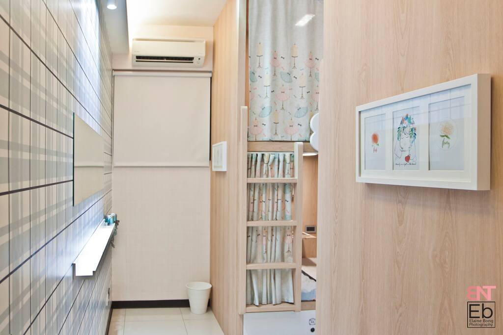 Long Mirror, Makeup Table at the Entrance of 4 Beds Room.