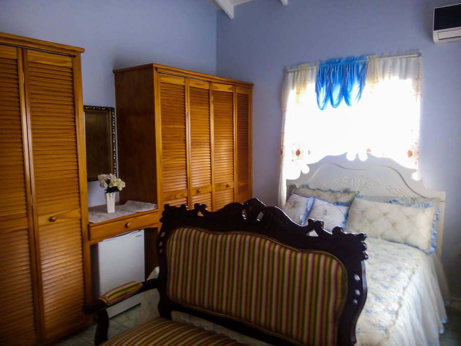 Room - Blue La Belle