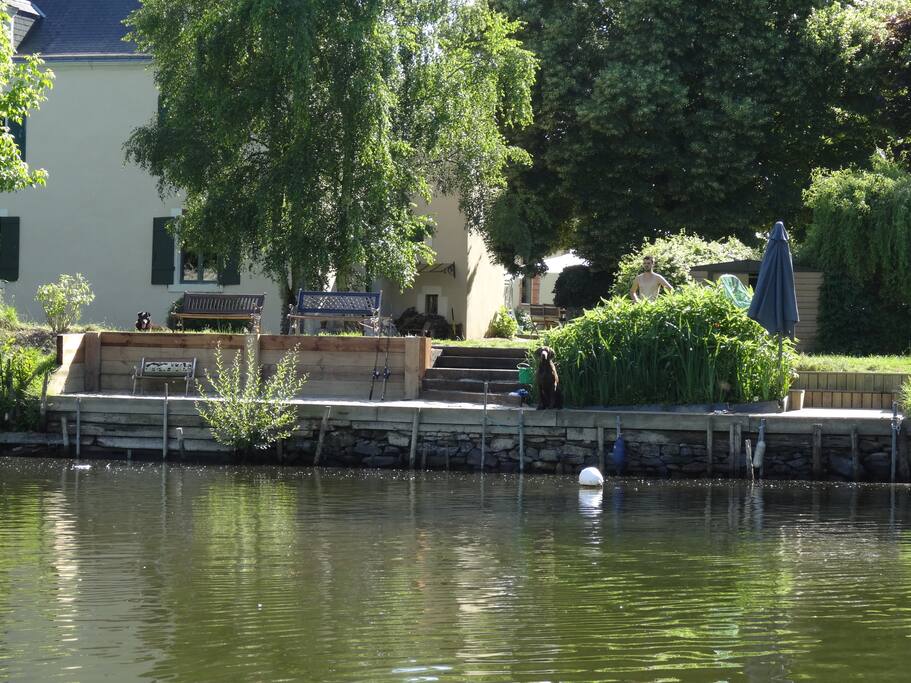 Les pieds dans la Mayenne