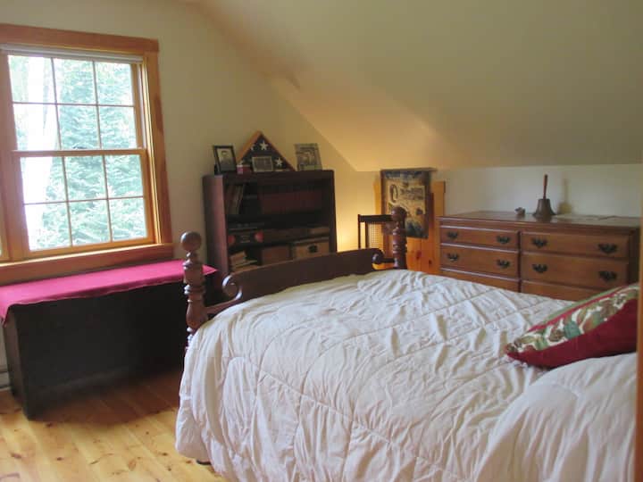 Emeleti hálószoba #2 -
„The Woodland View”