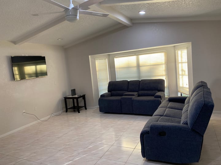 Beautiful And Spacious Home In Quiet Neighborhood - Port Charlotte