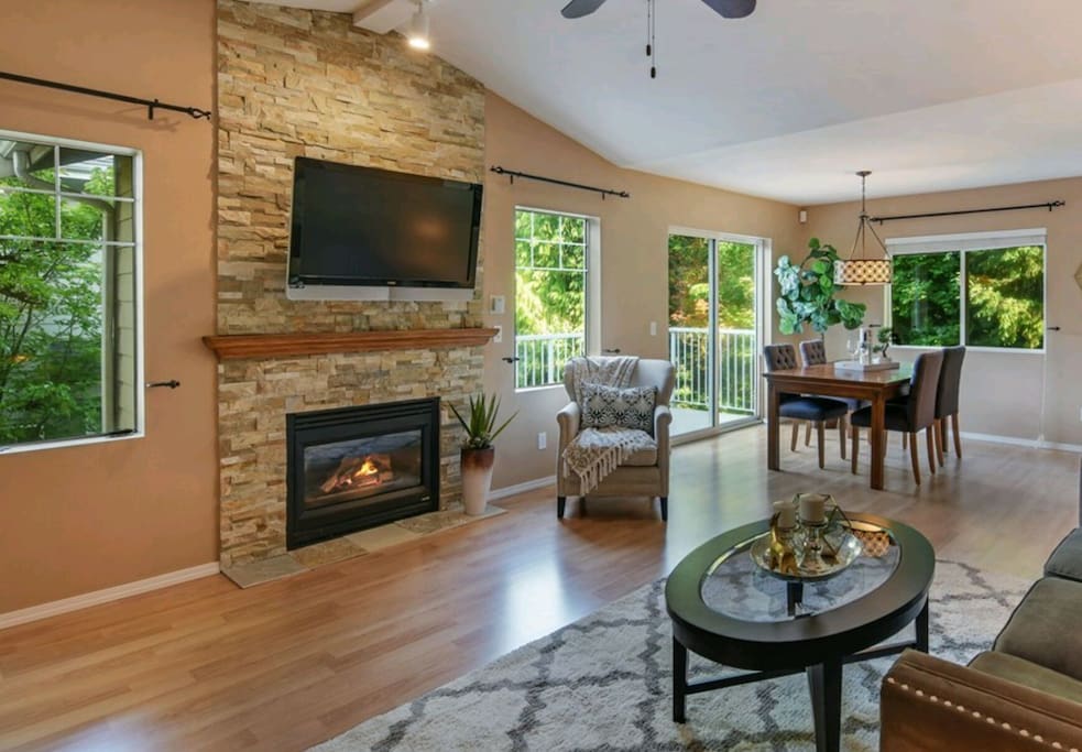 please note these are staged photos, the house is new!