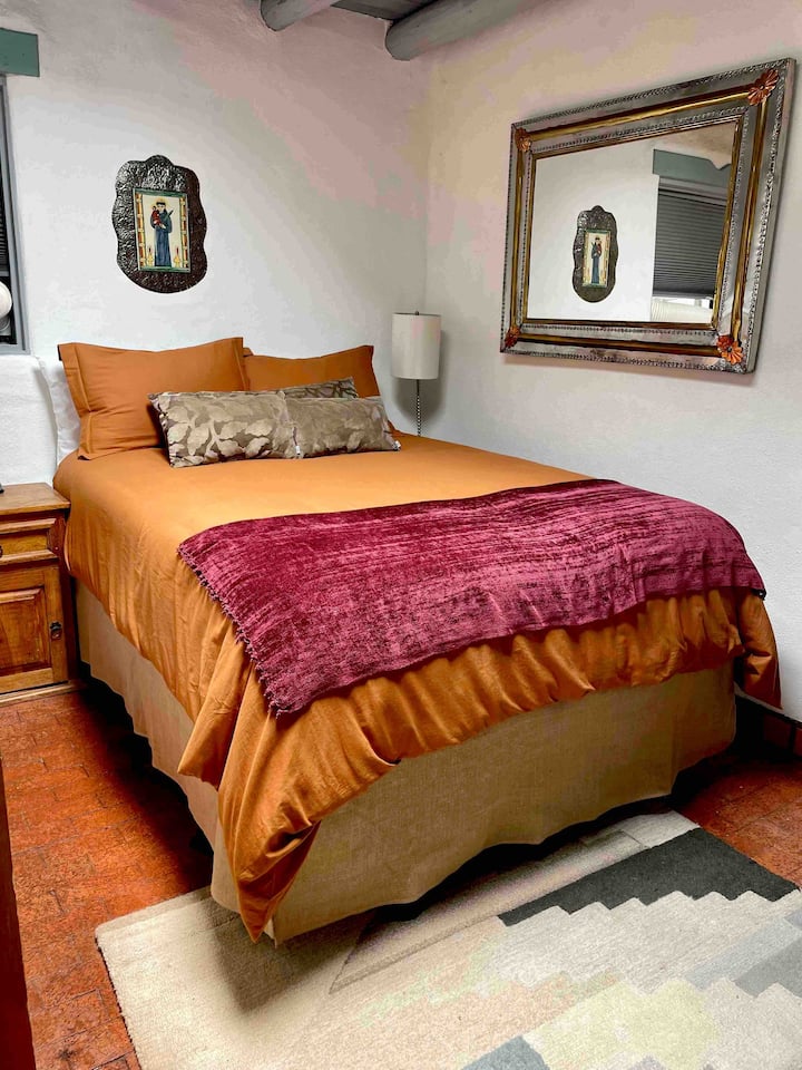 Vylepšená posteľná bielizeň, jar 2023. 100% posteľná bielizeň a vankúše, nová 100% bavlnená perkálová posteľná bielizeň, páperové a páperové vankúše, matracová podložka a vrchná vrstva z pamäťovej peny. 