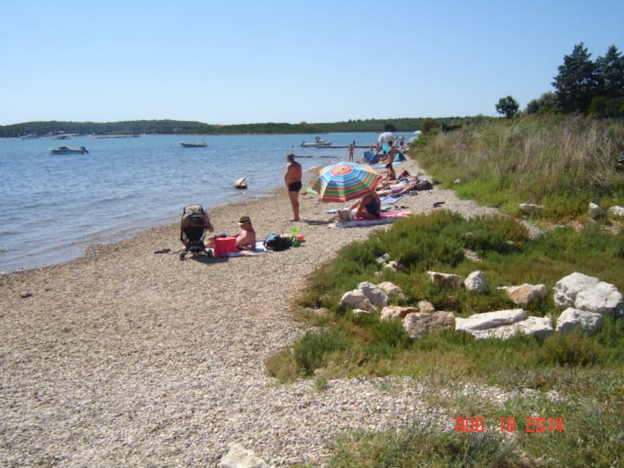 plaža 130 metara udaljena od kuće