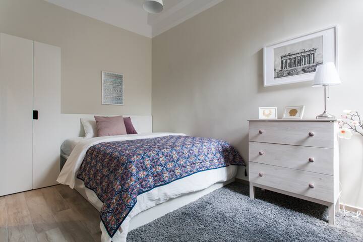 100 sqm Acropolis apt/2 BR/PATIO/AC/- 5 guests gallery image 4