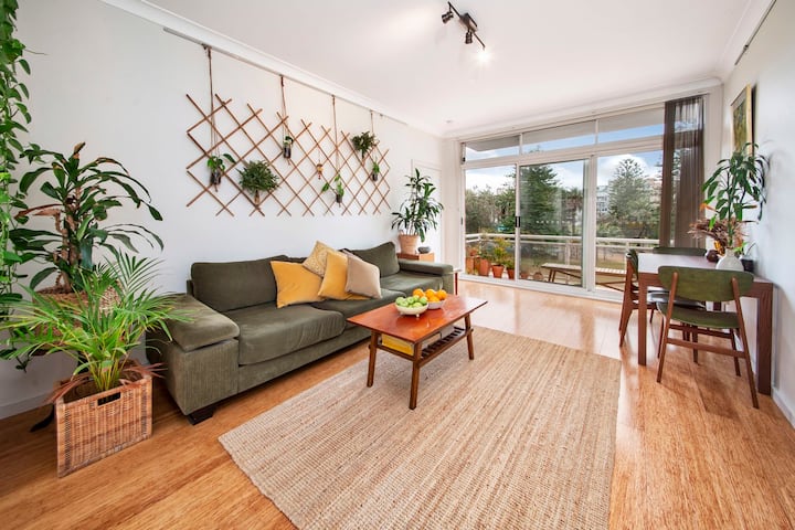 Bright 2 Bedroom Apartment On The Beach - Cronulla