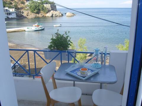 Alcestis a breath away from the sea, 1st floor