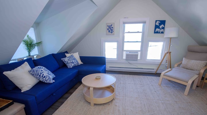 Sunny & Renovated - Borough Loft - Watch Hill, RI