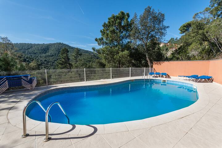 Villa ideal 4 o 5 familias 8 hab. 6 WC tranquila gallery image 2