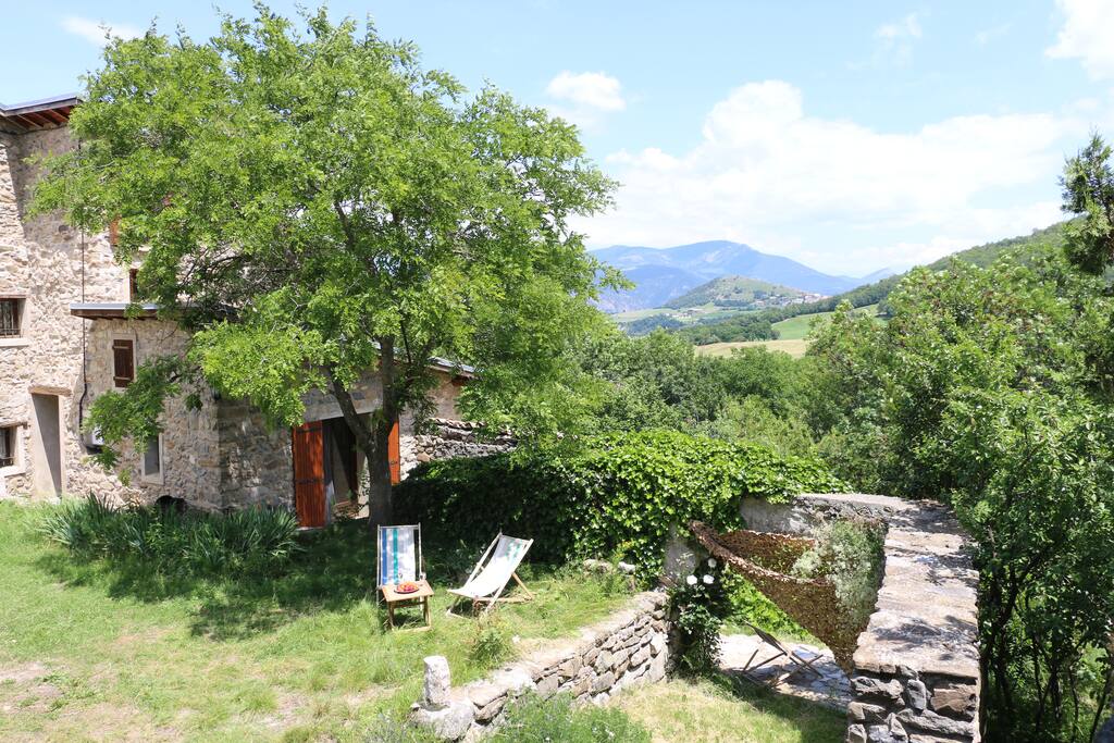 Maison et terrain, ombre et soleil selon vos goûts, juillet 2018