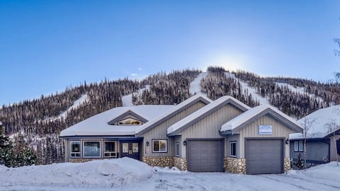 Sun Peaks Chalet "At Trails End" Ski-In/Ski Out