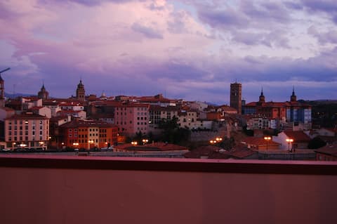 Airbnb con mejor rendimiento: Duplex with views one step away from the historic center en Teruel