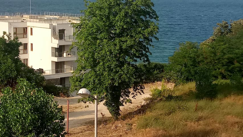 Уютная студия с видом на море. Все рядом.