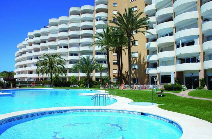 Lovely studio with pool & close to the beach