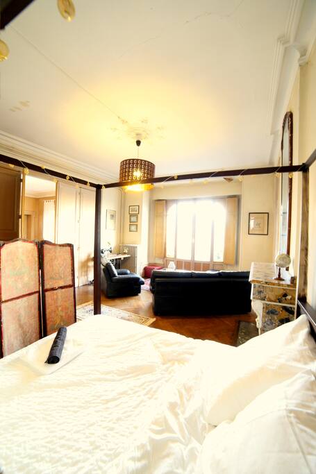 Room 1, private lounge