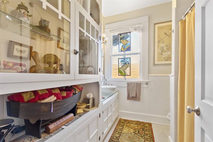 Hopper Hideaway gallery image 5