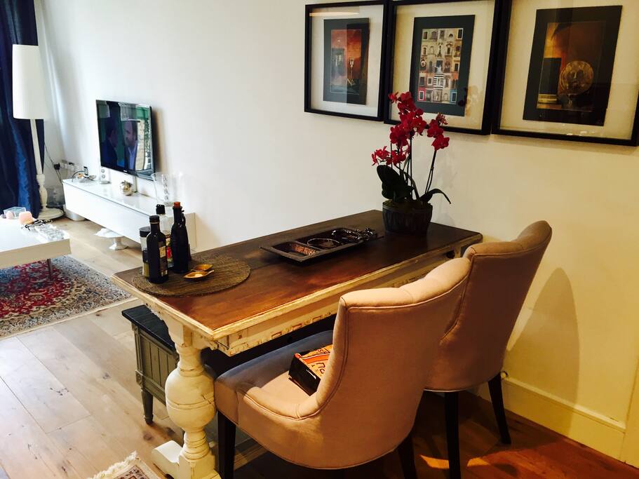 extendable dining table
