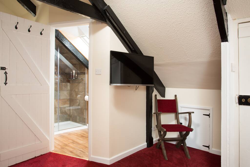 Ensuite shower/toilet