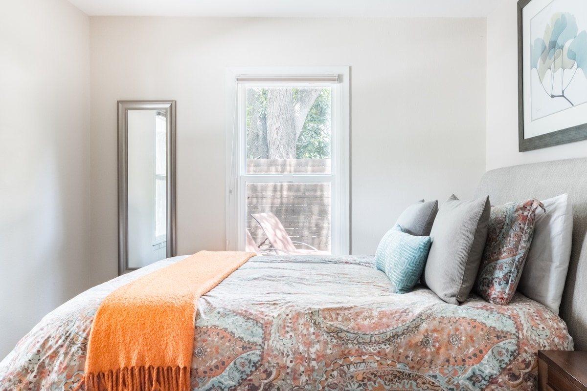 A Modern Spin on a Cozy '50s Home in Bouldin Creek