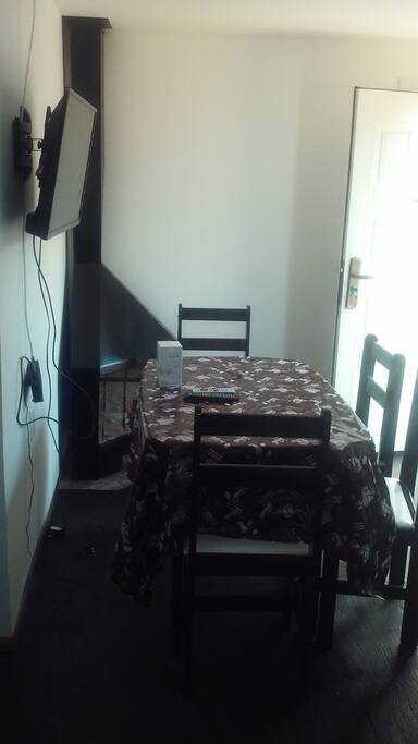 Vista parcial de cocina living comedor