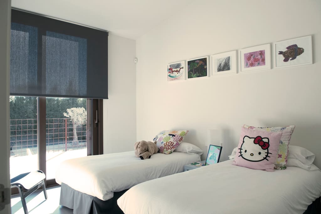 Sunny double bedroom with direct access to garden