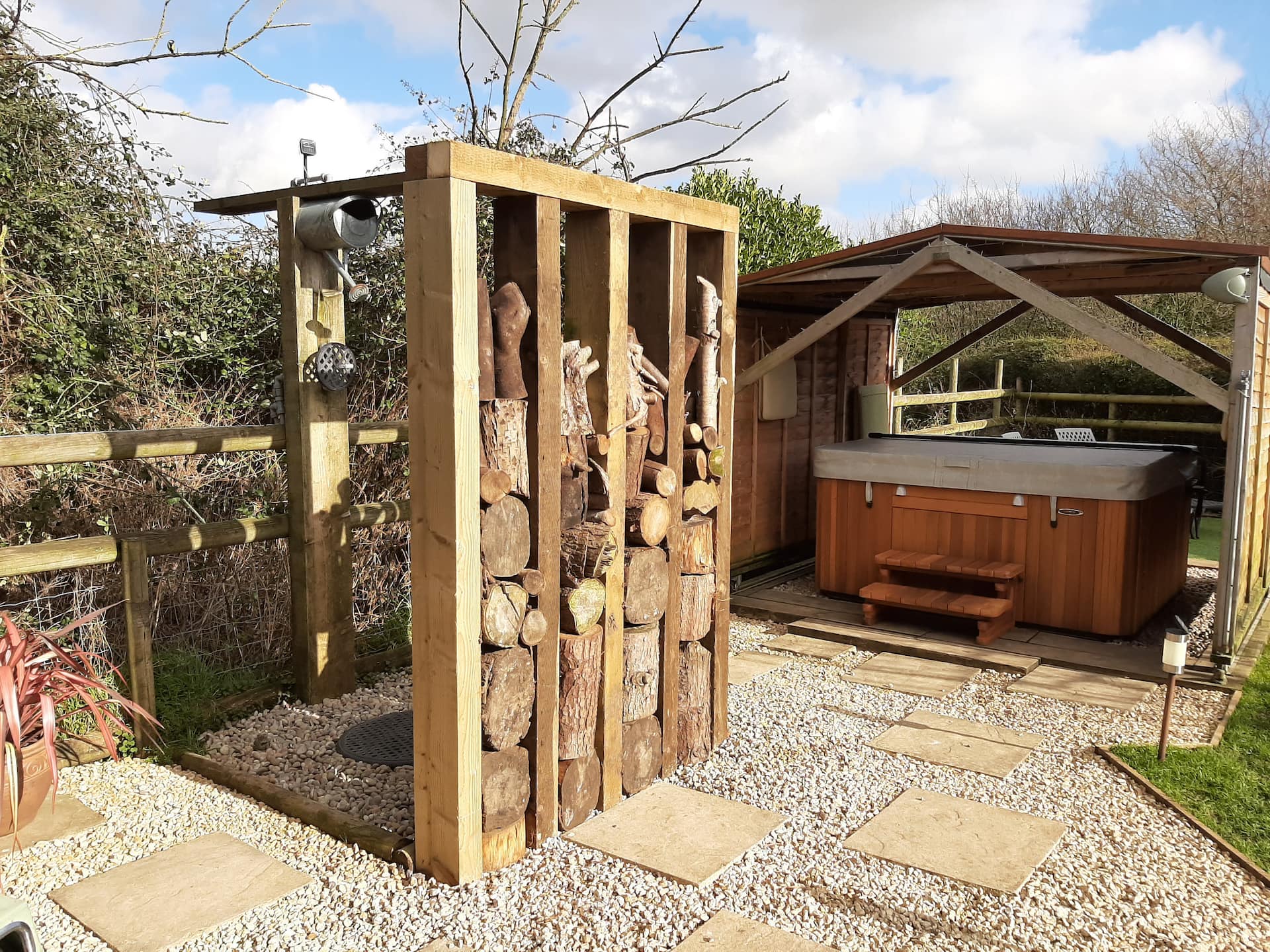 Secluded Lodge with private garden & new Hot Tub