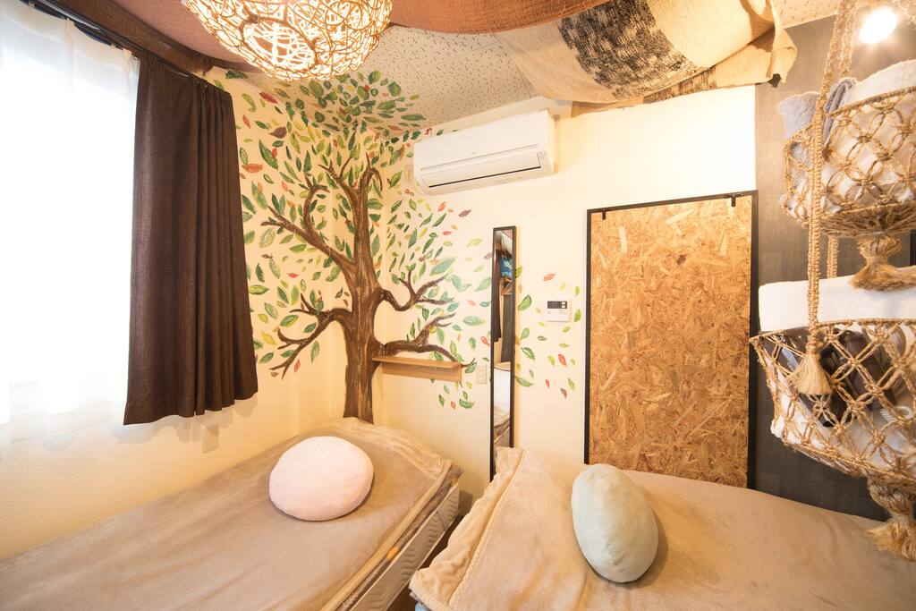 Painting tree on the wall.