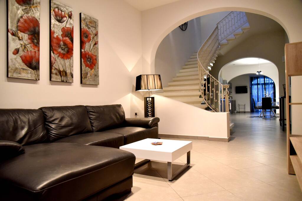 Entrance & living area