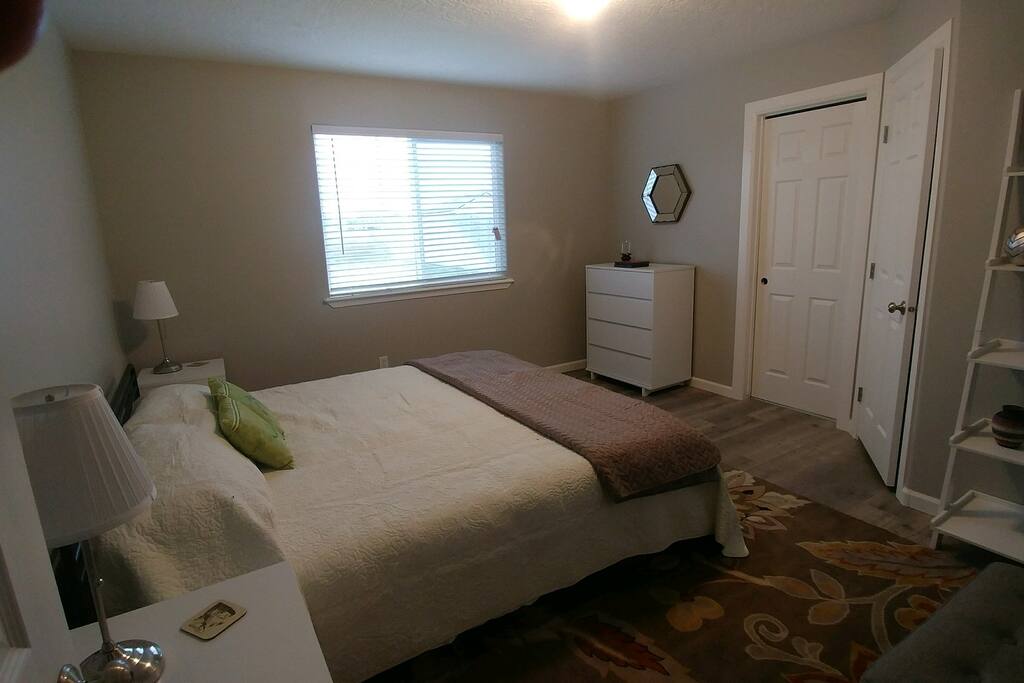 Master Bedroom w/king bed