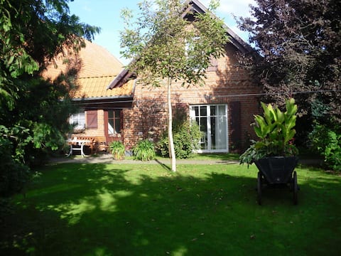 Top Airbnb: House with fireplace and idyllic garden in Mecklenburgische Seenplatte