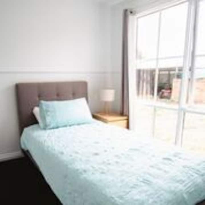 2-საძინებლიანი საწოლი 193 × 203 სმ ზომის საწოლით