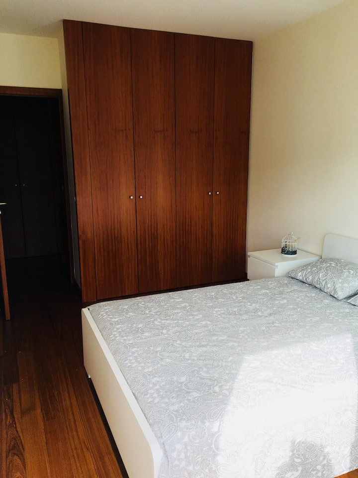 חדר 1 - מיטה זוגית + מלתחה