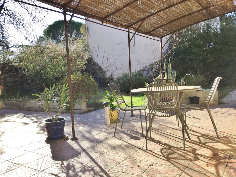 La terrasse et le jardin