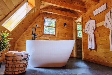 Romantic Loft on Turtle River Lake