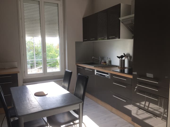 Grande Chambre Avec Bureau En Mezzanine - Cergy