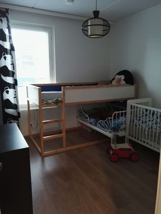 lasten makuuhuone / kids bedroom