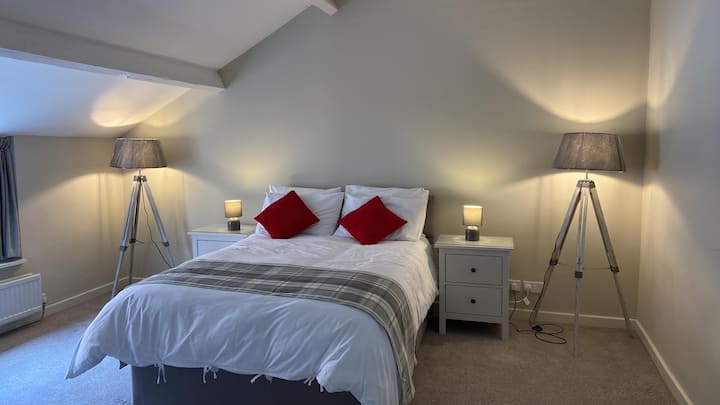 Голяма спалня с двойно легло