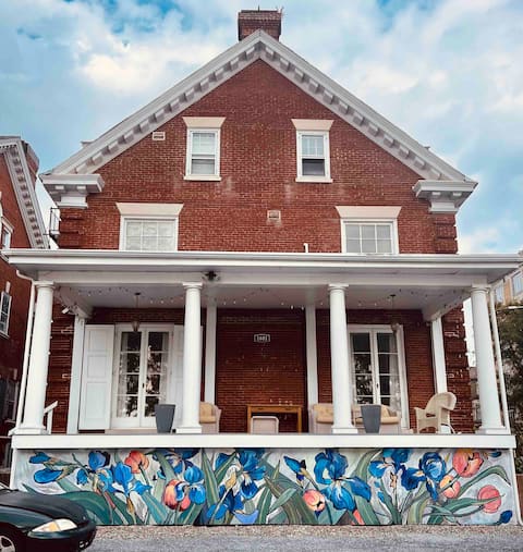 Quaint + Cozy Midtown Riverfront Apt—Free Parking!