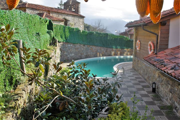 Romantic Apartment with Mountain View, Pool, Garden and Wi-Fi