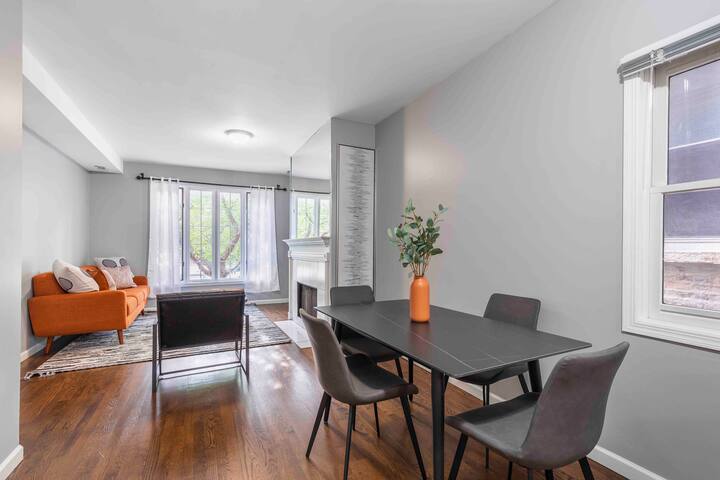 Pristine Chicago Home | 3BD |2BA |Free Parking (2) gallery image 3