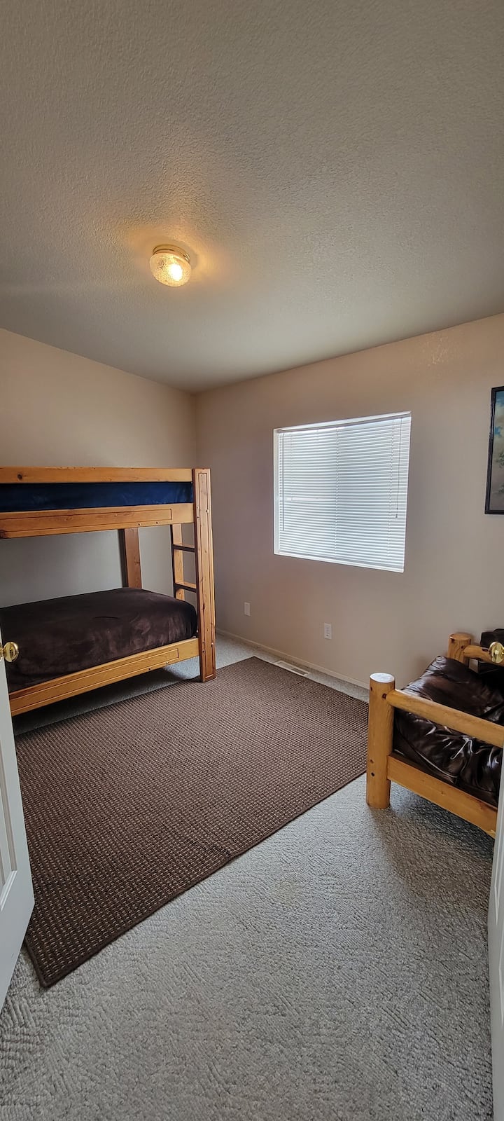 Ორსართულიანი საწოლი მე-4 საძინებელში. 