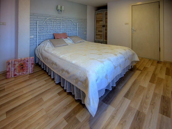 โพรวองซ์ในห้องนอนแผนเรืองแสง