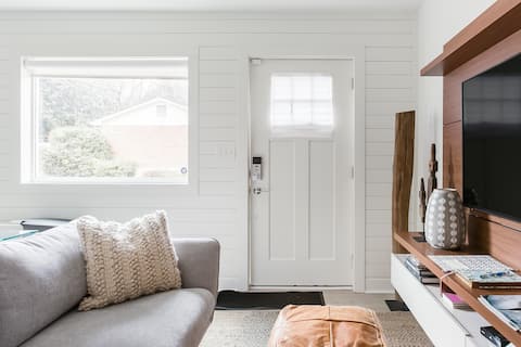 Top Airbnb: Breezy, Bohemian Style in Popular East Atlanta in East Atlanta