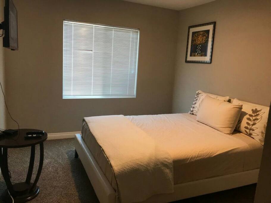 Queen size bedroom #2