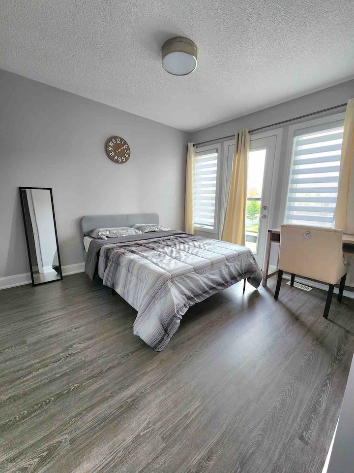 Მე-3 საძინებელი აივანზე გასასვლელით