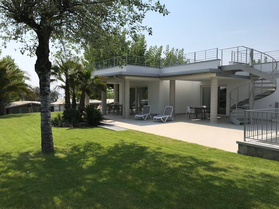 Vista frontale della Suite Junior con giardino privato