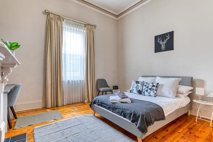 Chumba cha kulala 3 - Malkia na dawati