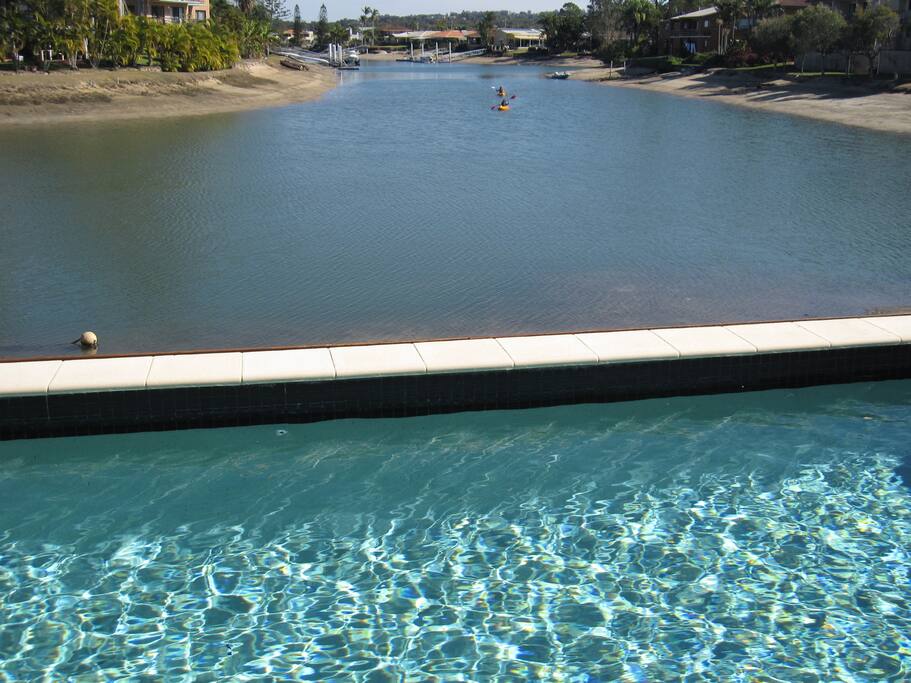 Relax in the pool