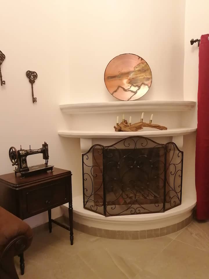 Užite si vynikajúci zážitok vo veľkom marockom dome pri krbe 