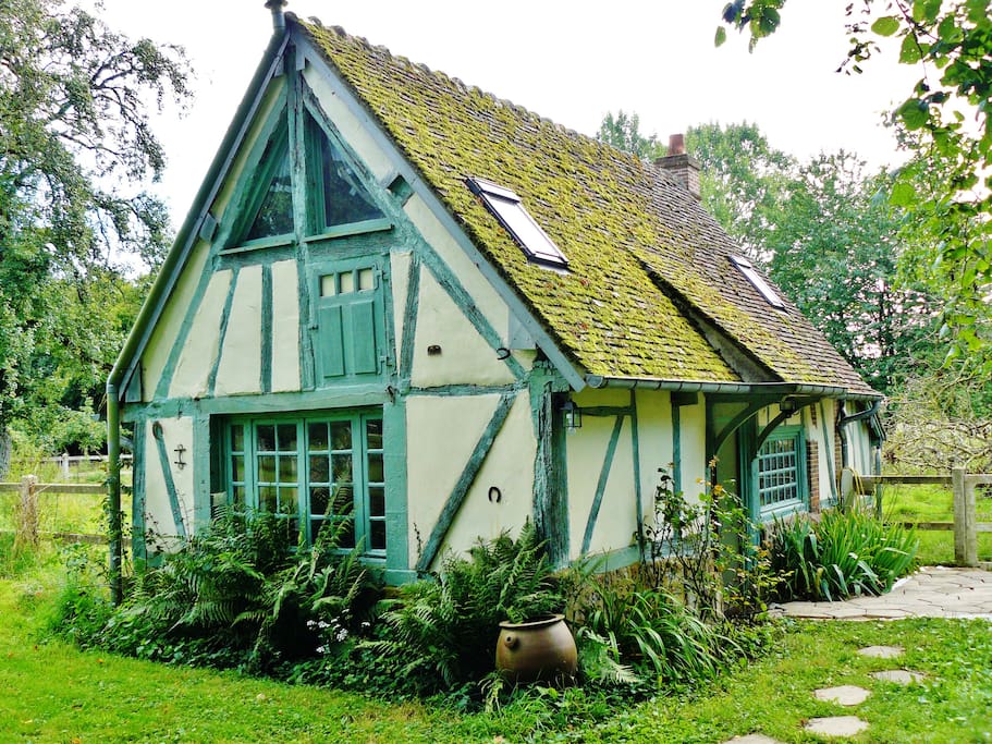 Little cottage in a large garden Huizen te Huur in Guernanville, HauteNormandie, Frankrijk